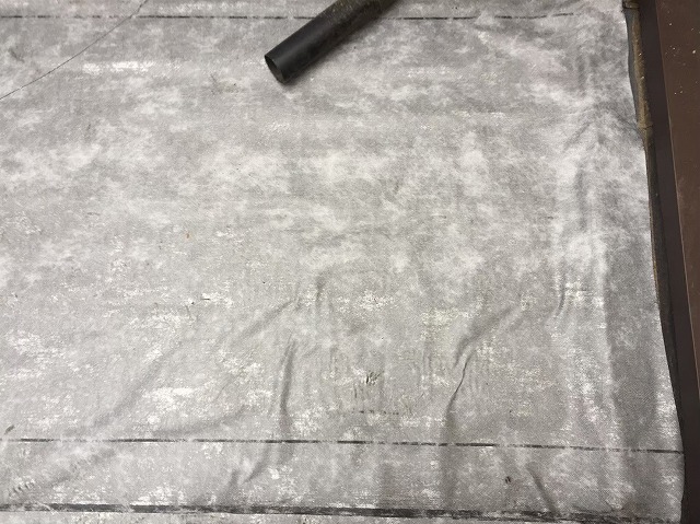 粘着式ルーフィングでカバー